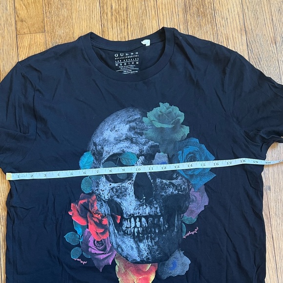 Guess Black Unisex Tee with Skull and Floral Design - Picture 5 of 6